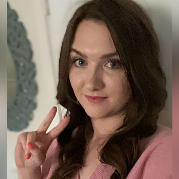 Meet your Posher, Hannah! - Picture 5 of 5